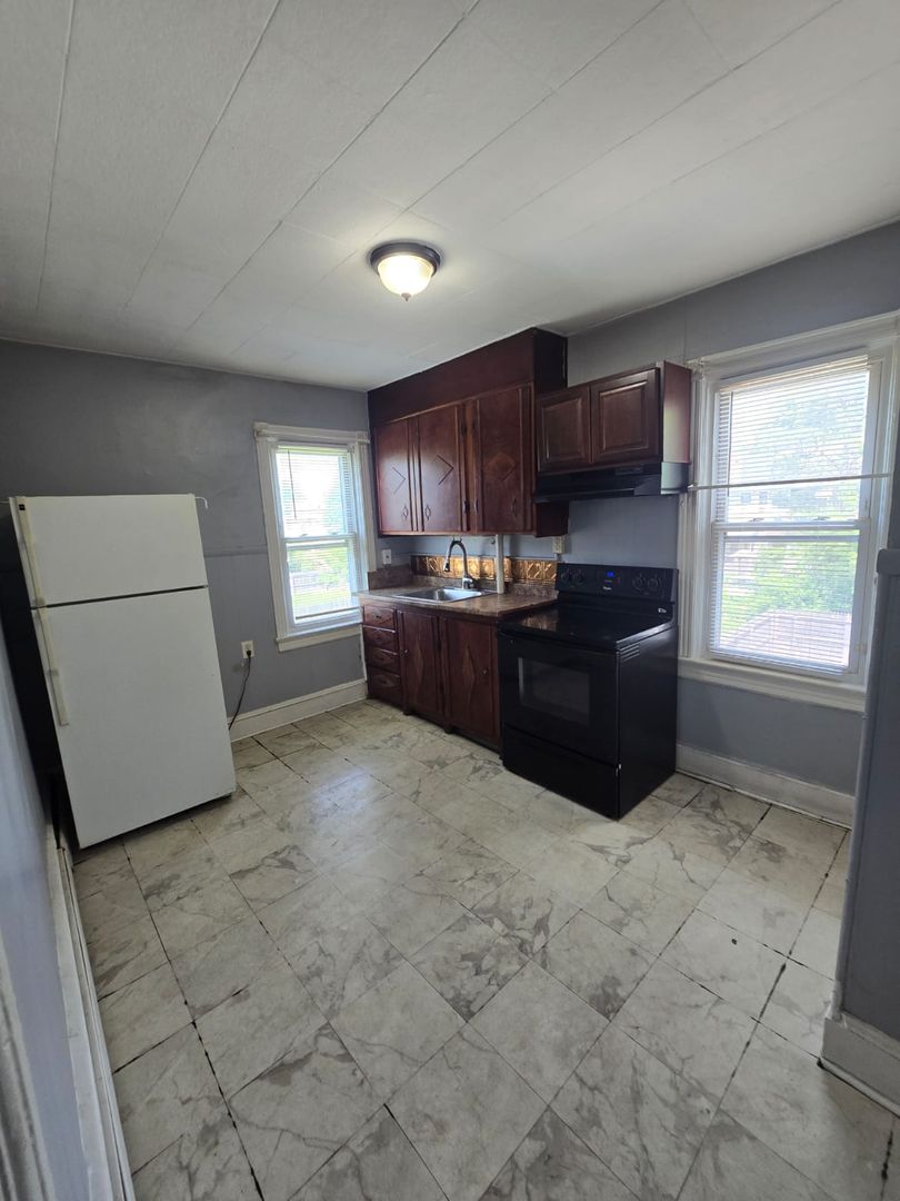 Trenton Apartment: 320 Cleveland