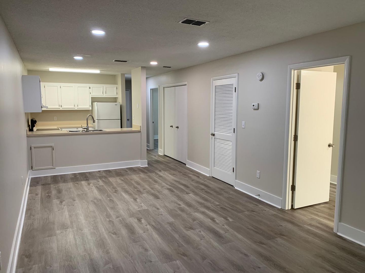 Conway Apartment: 1901 Airport rd.