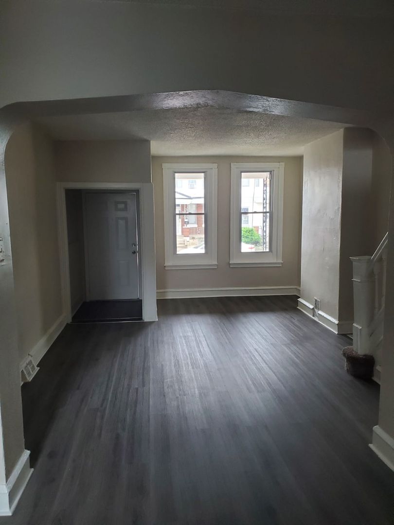 Philadelphia House: 1937 E Tioga St