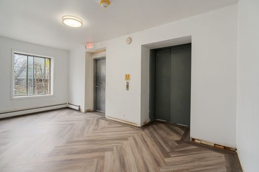 Newly Renovated, Upgraded, 1 Bed / 1 Bath Apartment