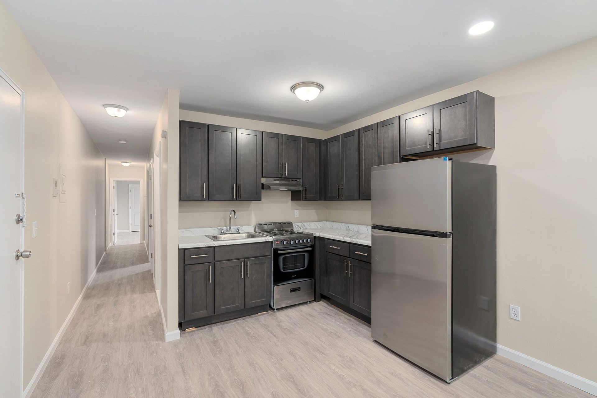 Washington Apartment: 7 Railroad Ave