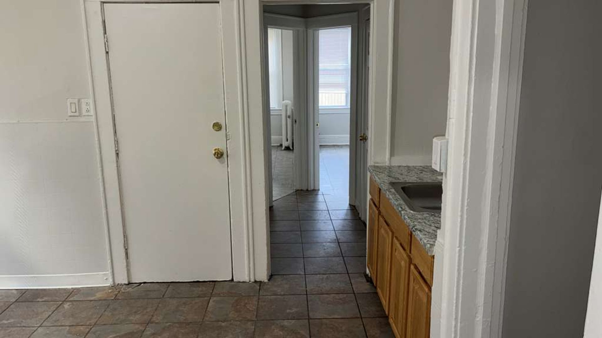 Plainfield Apartment: 1171-3 W Front St