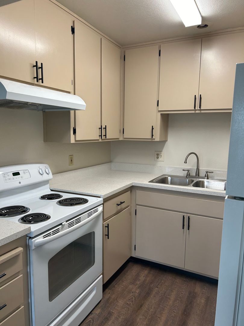 Escalon Apartment: 2174 Coley Ave