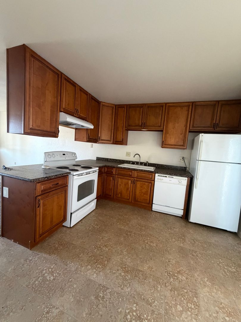 Escalon Apartment: 2174 Coley Ave
