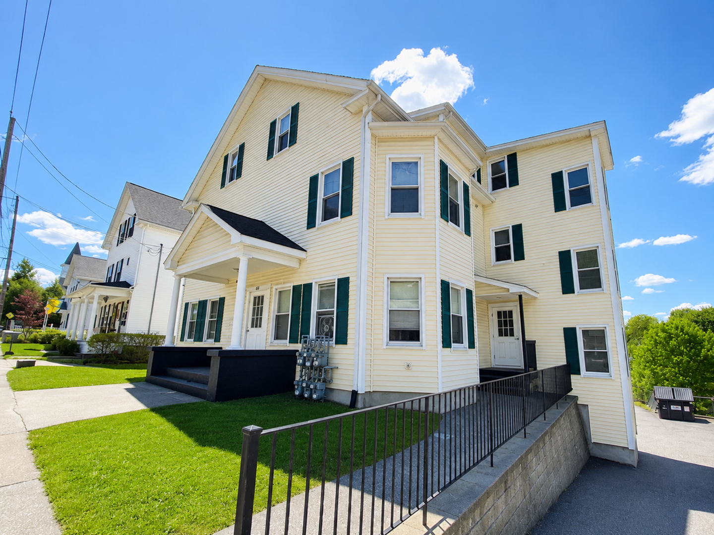 Webster Apartment: 60 Lake Street