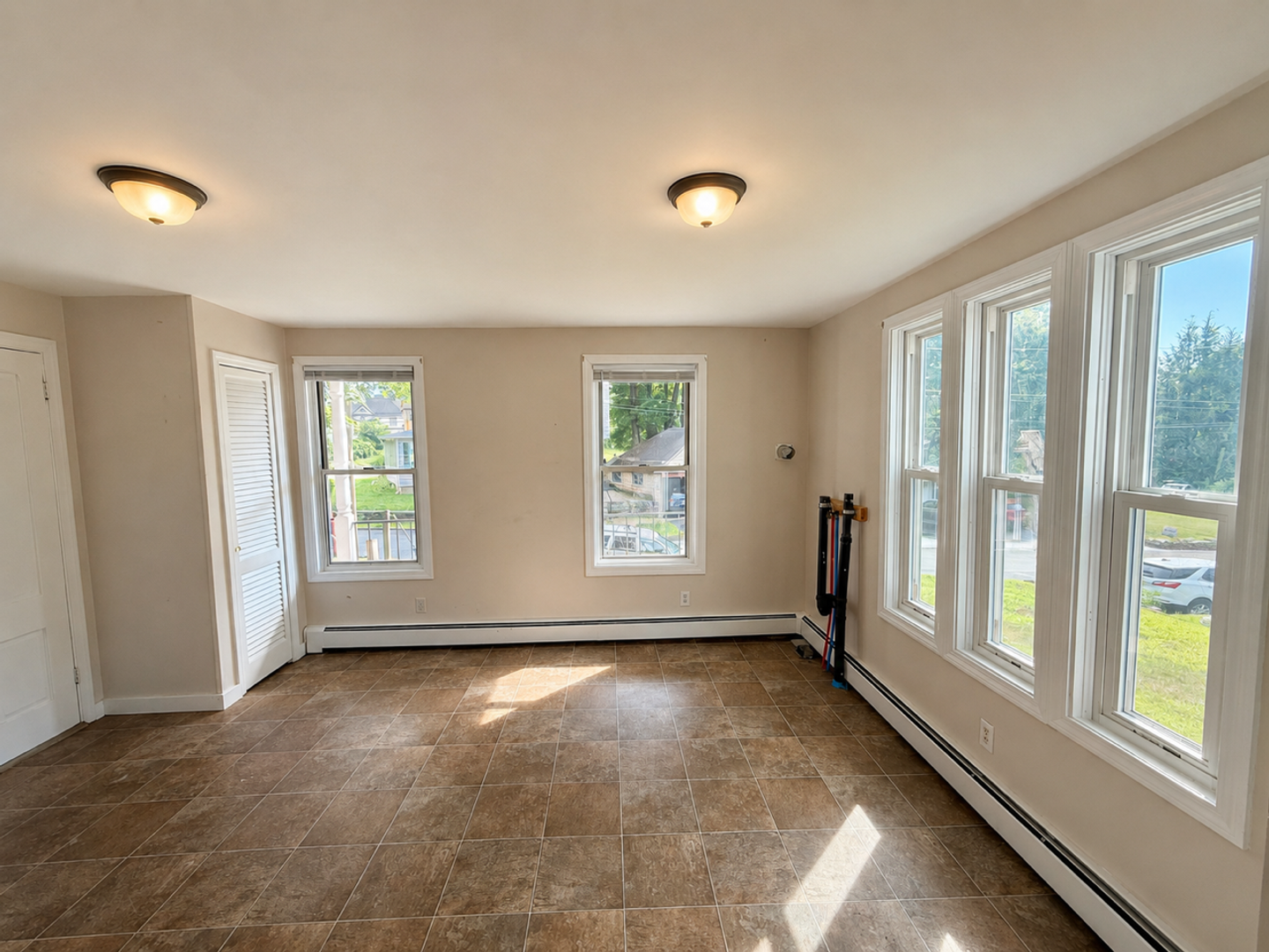Putnam Apartment: 52 Ring Street