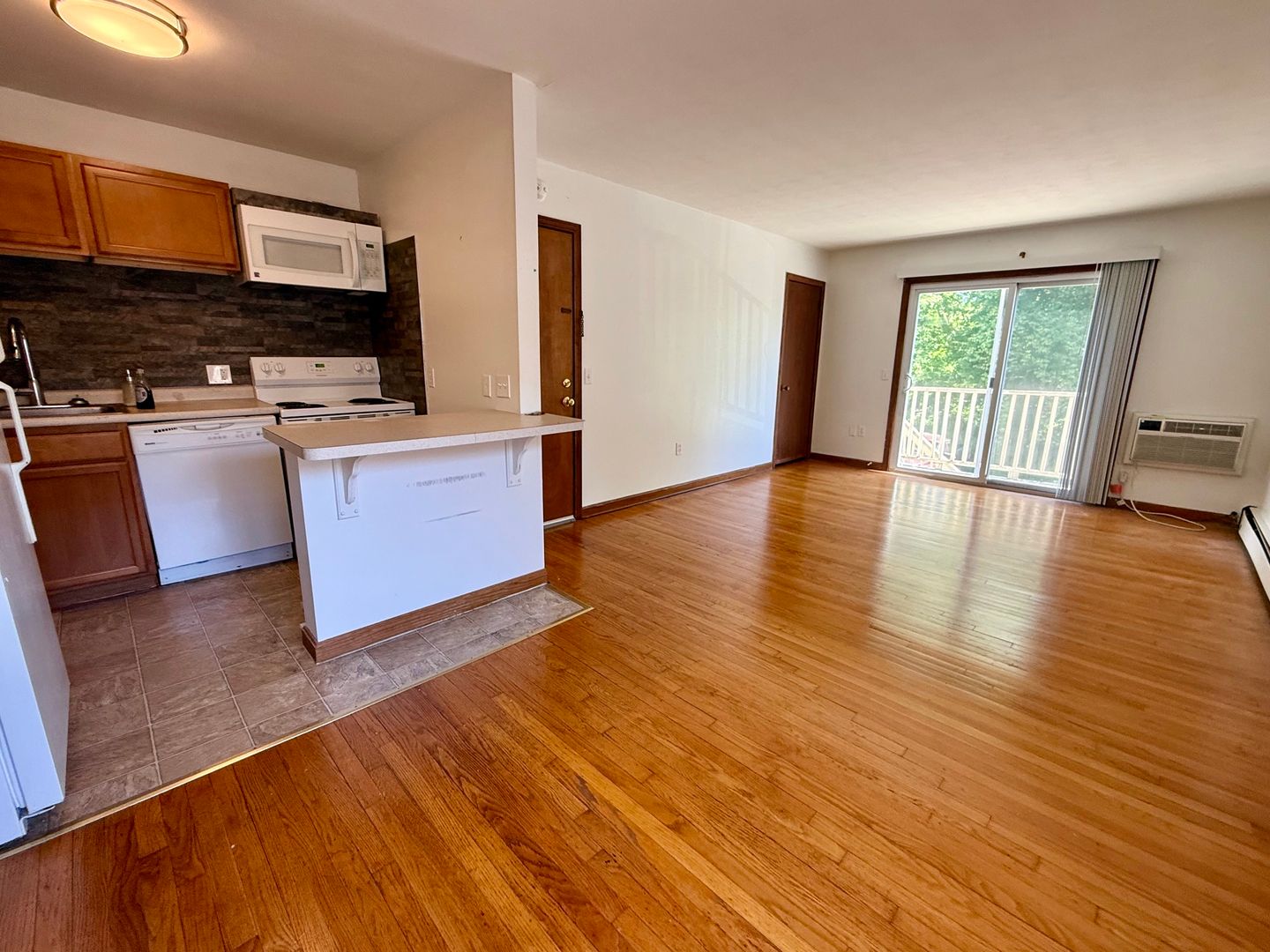 New London Apartment: 151 - 171 Oneco Avenue