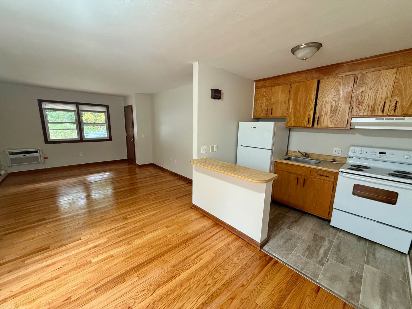 New London Apartment: 151 - 171 Oneco Avenue