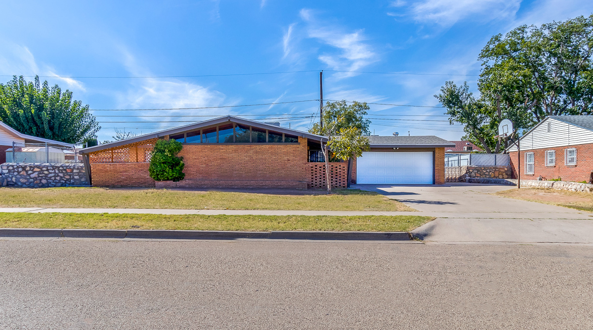 Home For Rent - Nicely Kept Single Story Eastside Home In Quiet Neighborhood!