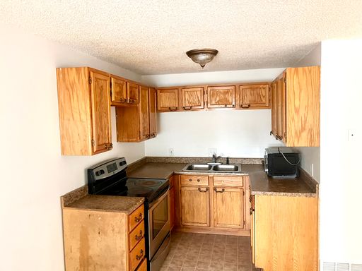 3 Bed / 2 Bath Half Duplex Near Valley Fair Mall — Fenced Yard & Carport – photo 1