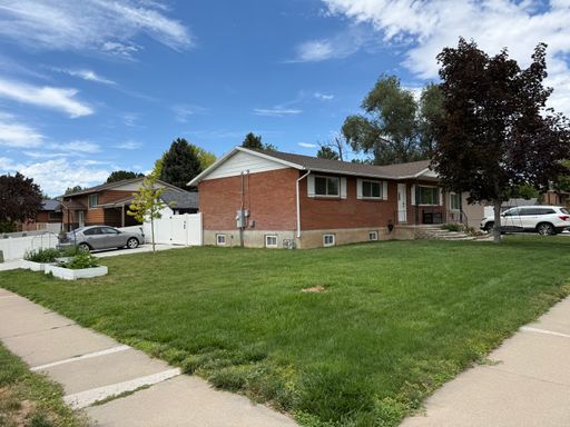 Beautiful Updated Upper Unit in Layton! – photo 1