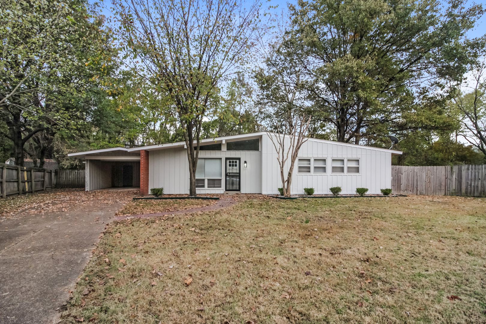 Memphis House: 5194 Warfield Drive