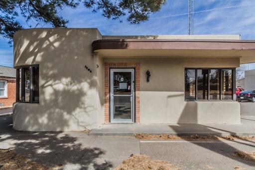 Office Commercial Building for Lease off 10th!! Several Separate Offices, Bathroom and Storage! Plus Great Parking! – photo 1