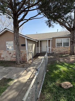 Adorable 3bedrooms 1 bathroom large fenced in backyard!!!! – photo 1