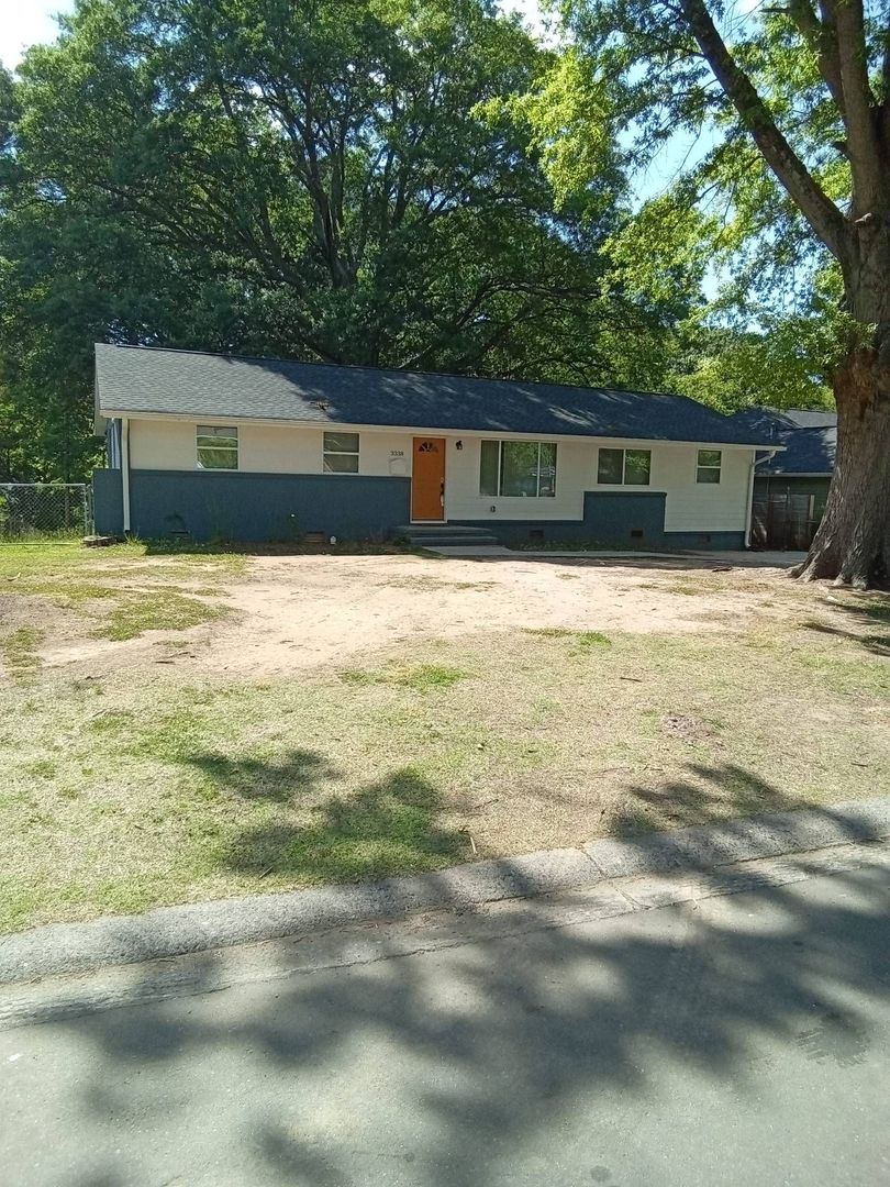 Charlotte House: 3338 Barfield Drive