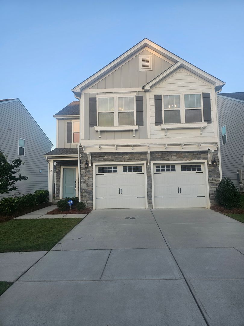 Monroe House: 1237 Scotch Meadows Loop