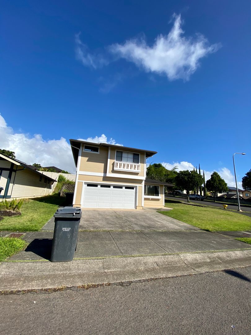 Mililani House: 95-224 Paehia Pl.