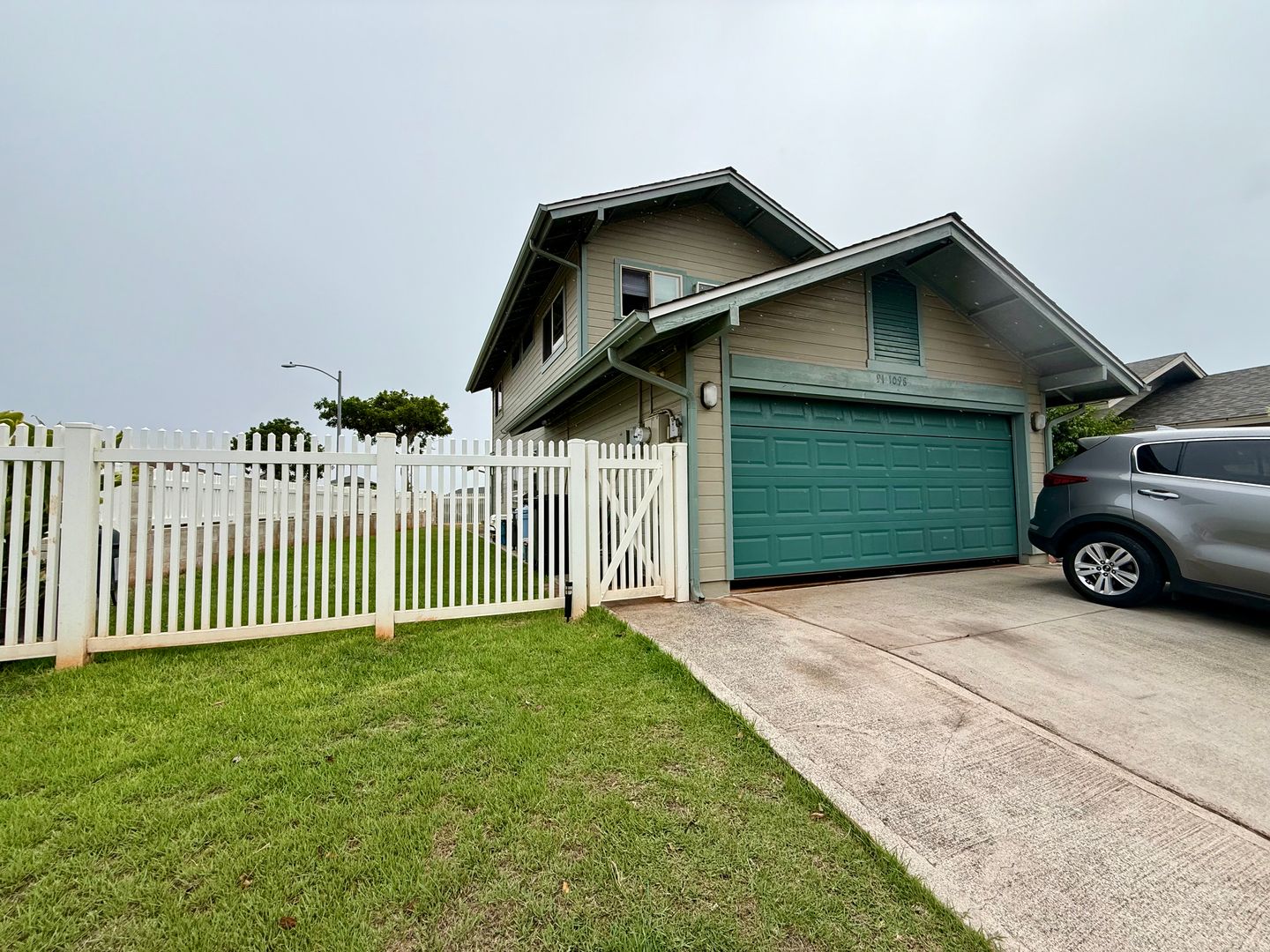 Waipahu House: 94-1098 Awalua St.