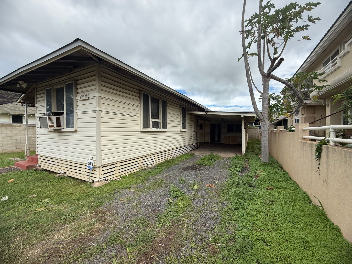 Waianae House: 87-238 Farrington Hwy