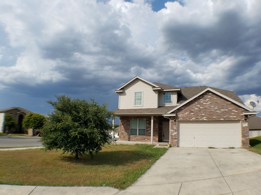 Large 4 bed house with master downstairs and 2 car garage on a cul- de-sac. Golf course community right off 35. – photo 1