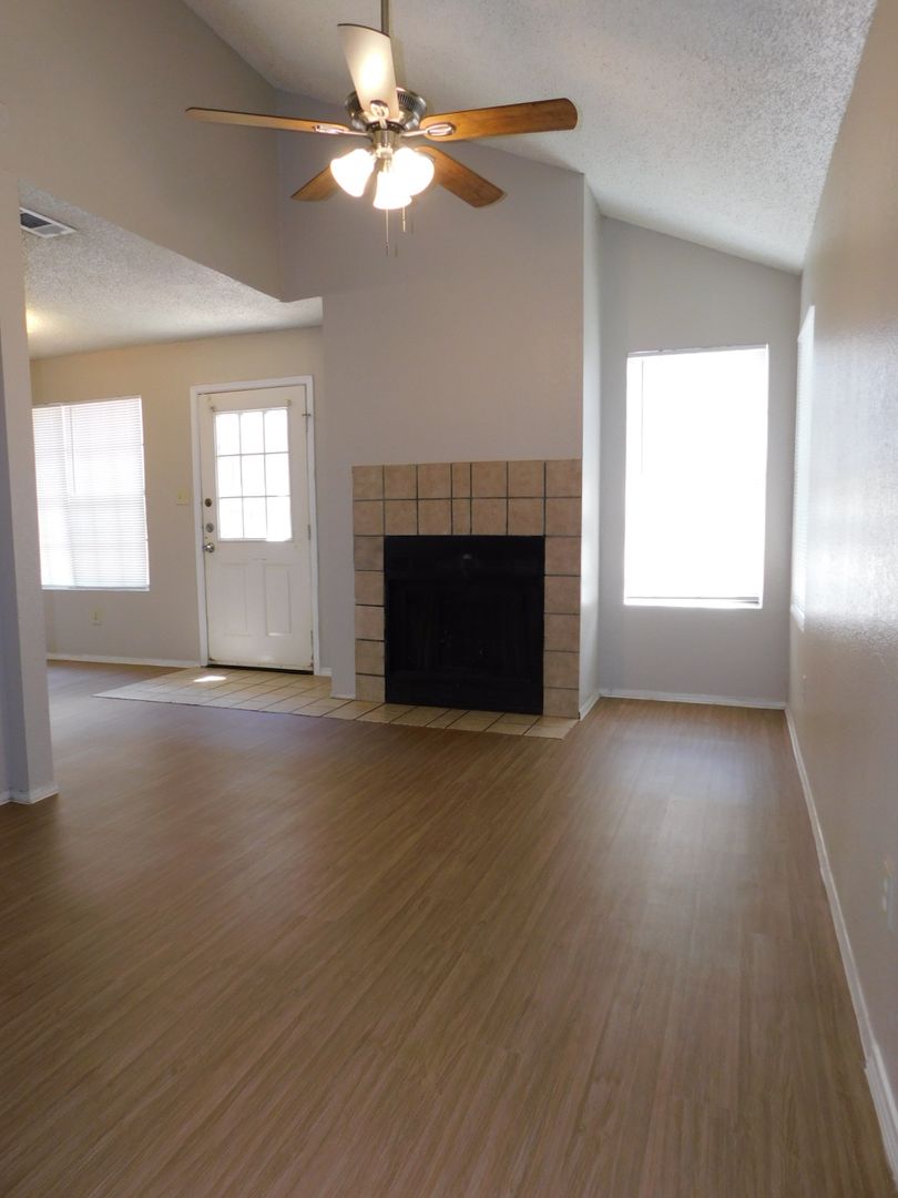 Georgetown Apartment: 2223 Katy Lane