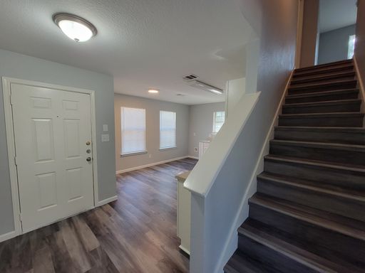4 bedroom Remodel in Waterleaf on Cul de sac! Kyle FM 150 Near San Marcos, easy trip into Austin! No Carpet Recent flooring/Paint – photo 1