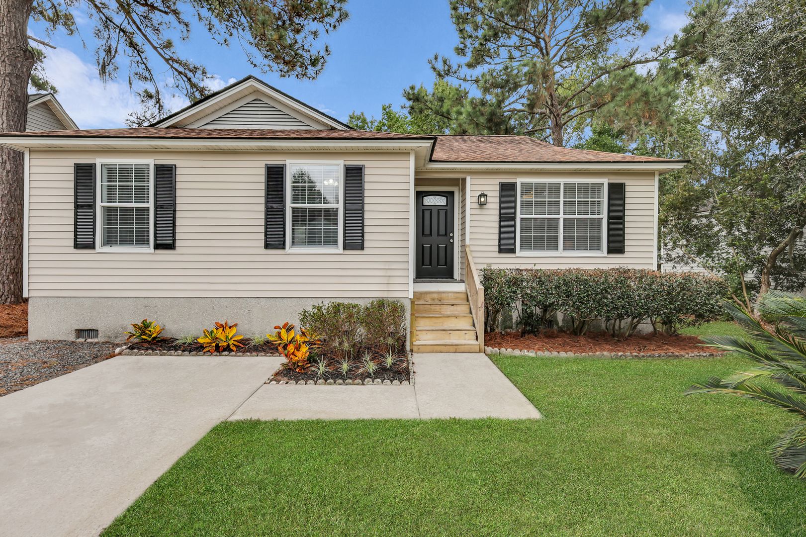 Savannah House: 105 Crossover Lane