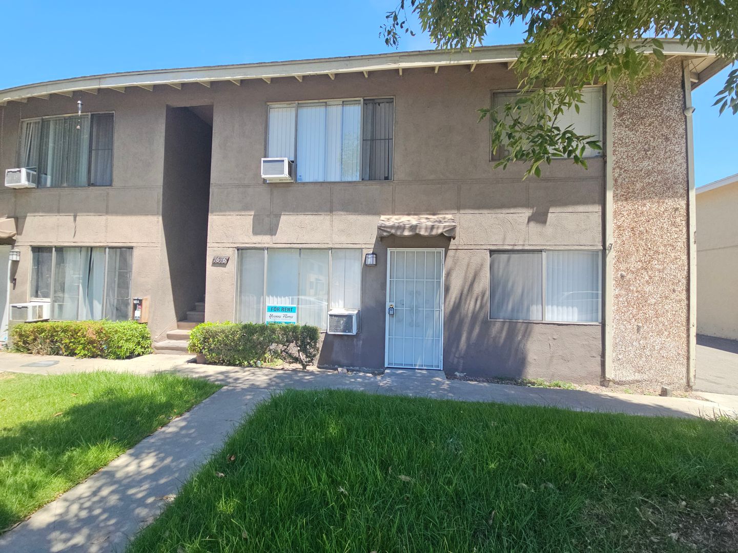 Fullerton Apartment: 1616 Picadilly Way