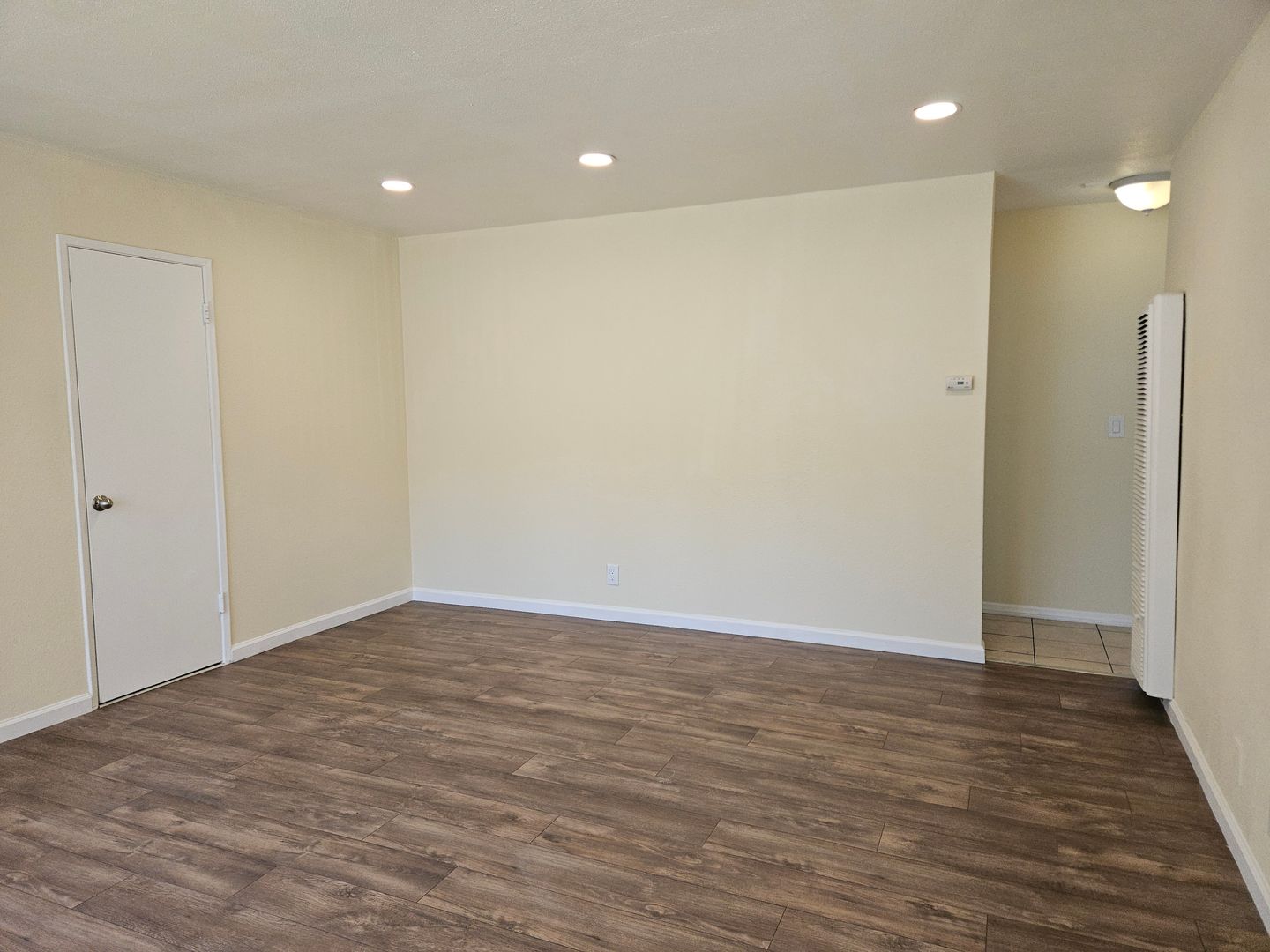 Fullerton Apartment: 1616 Picadilly Way