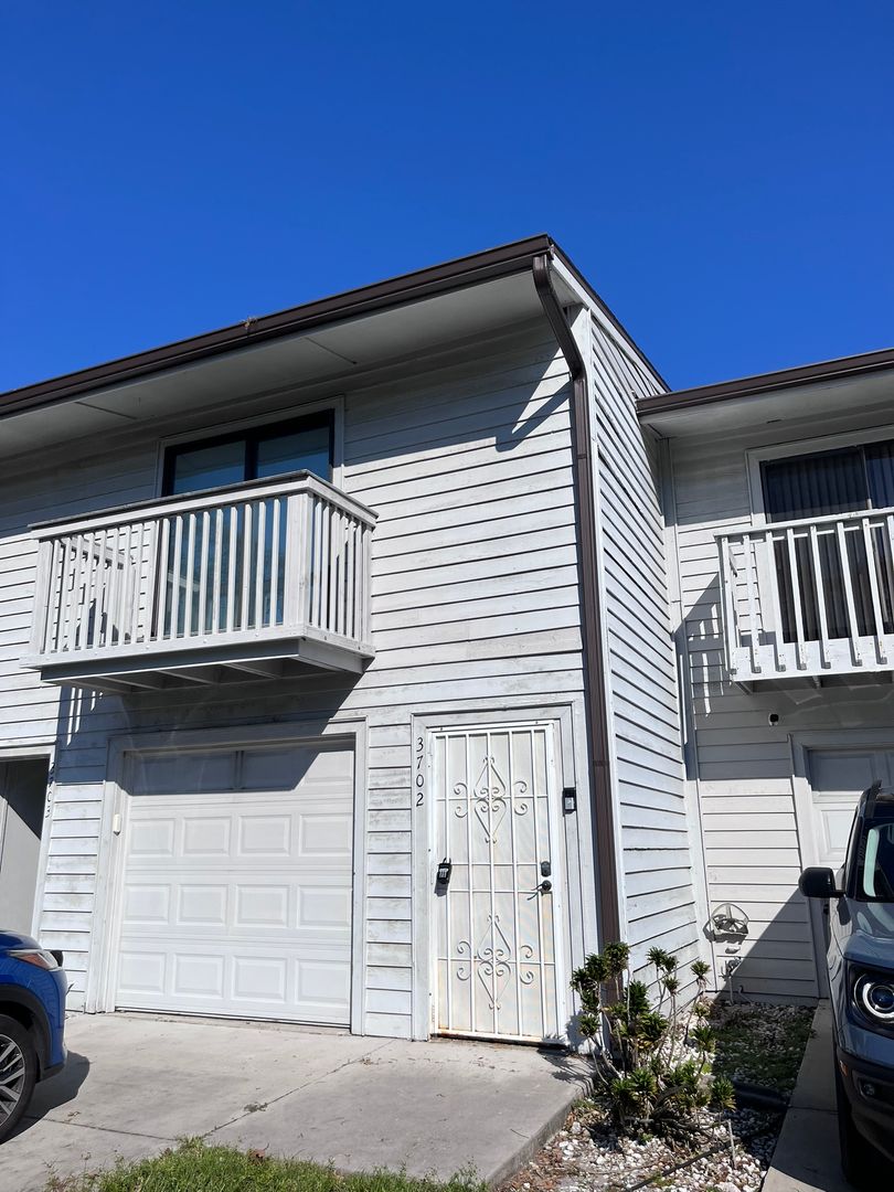 Pinellas Park Townhome: 6204 92nd Pl. N.