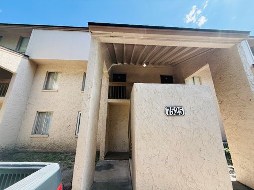 Charming 3 bedroom 1.5 bath condo for rent – photo 1