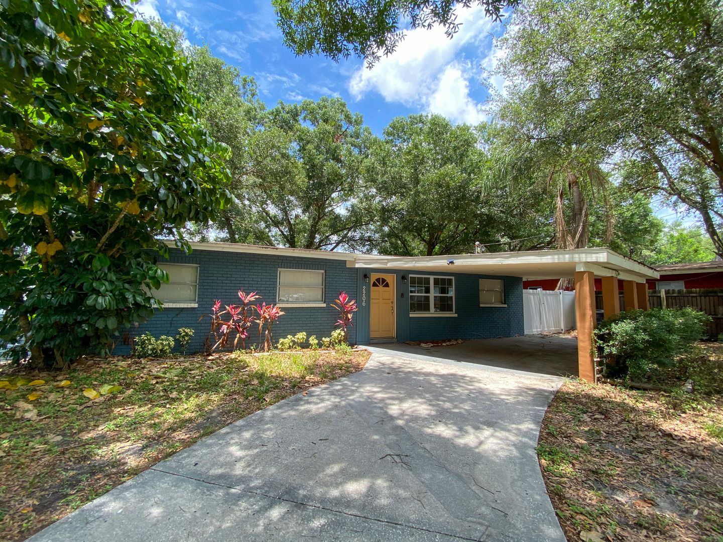 Tampa House: 2206 E. Bougainvillea Ave