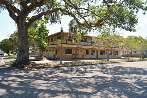 PRICE REDUCED- Spacious 2-Bedroom Apartment Near Downtown St. Petersburg – photo 1