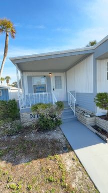 2 bedroom 2 bath fully remodeled mobile home for rent in 55+ community in south Tampa – photo 1
