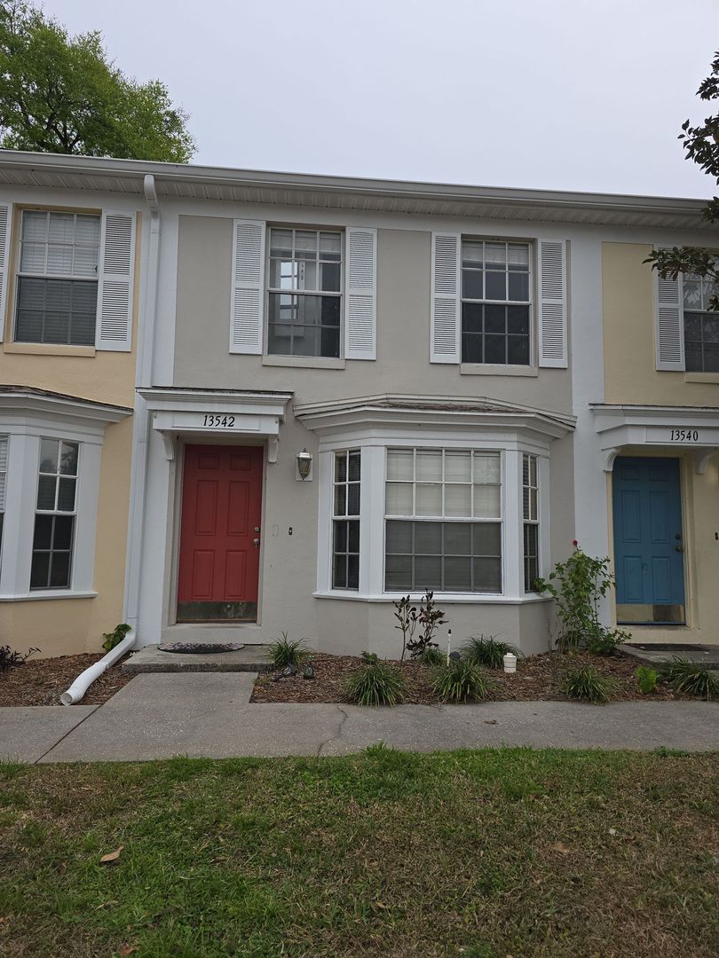 Charming 2 bedroom, 1.5 bathroom, 2 story townhouse for rent in Dade City!
