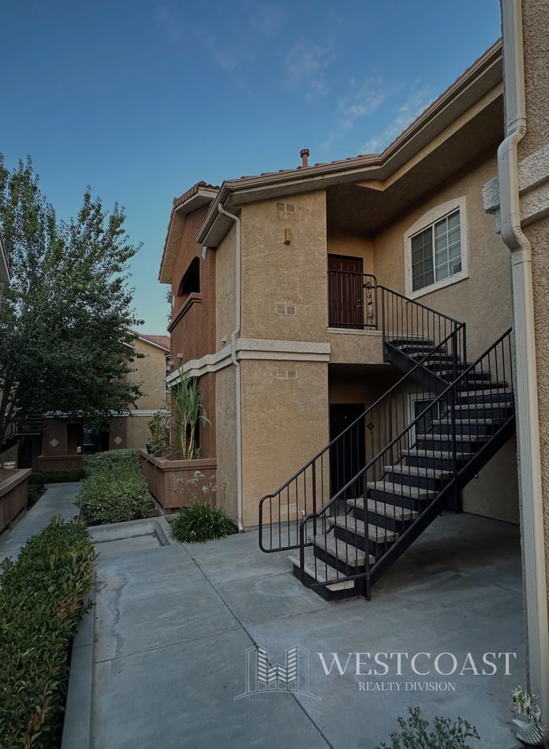 Murrieta House: 24909 Madison Ave 5-23