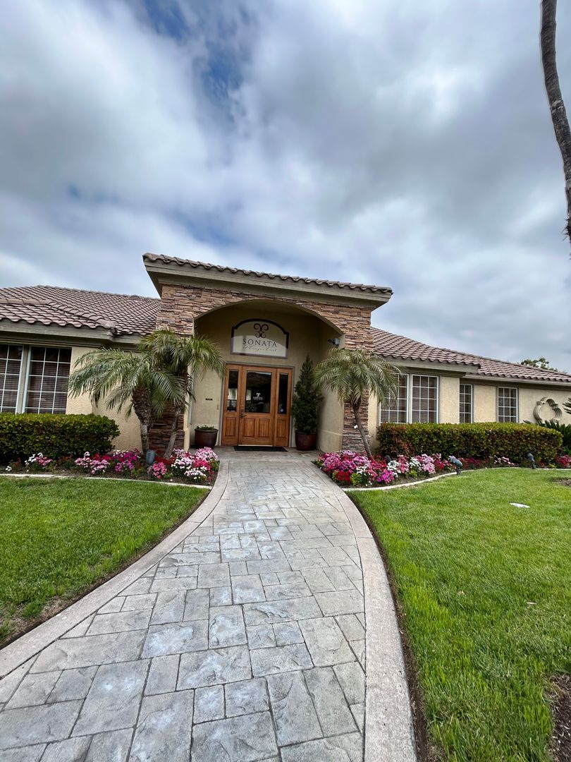 Riverside House: 375 Central Ave