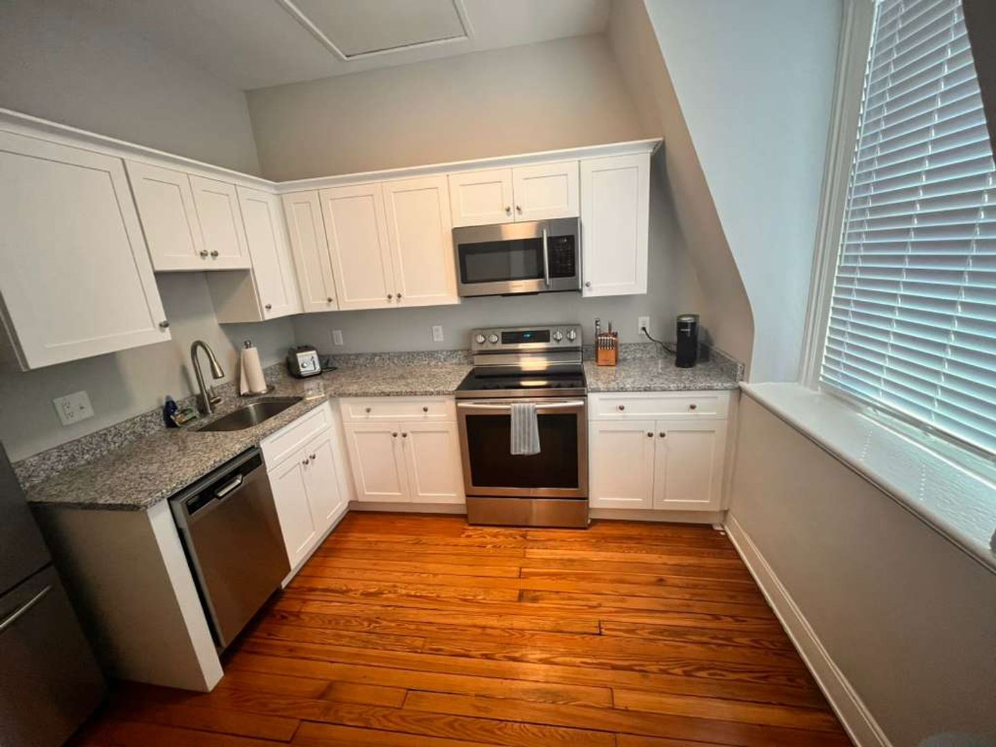 Richmond Apartment: 18 W Franklin St