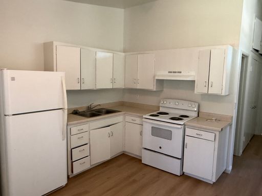 Capitola, 1bd. 1ba. single level apartment in great location near Capitola Village.