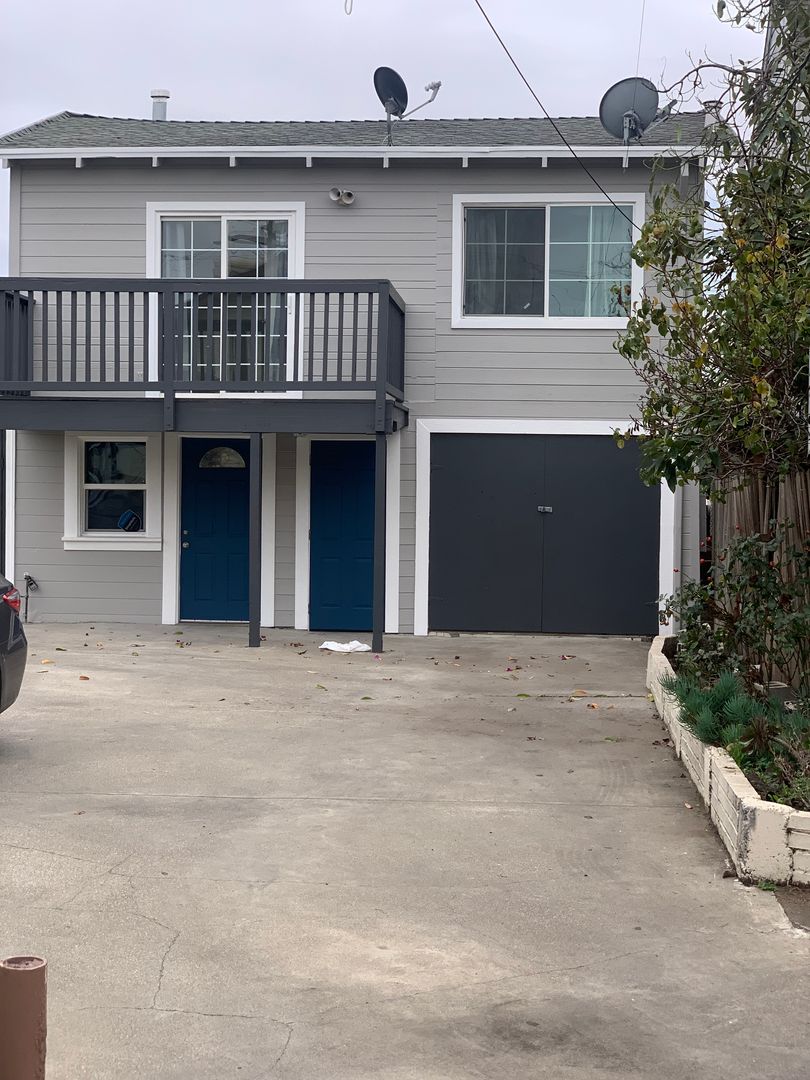 Oakland House: 1638 35th Ave.