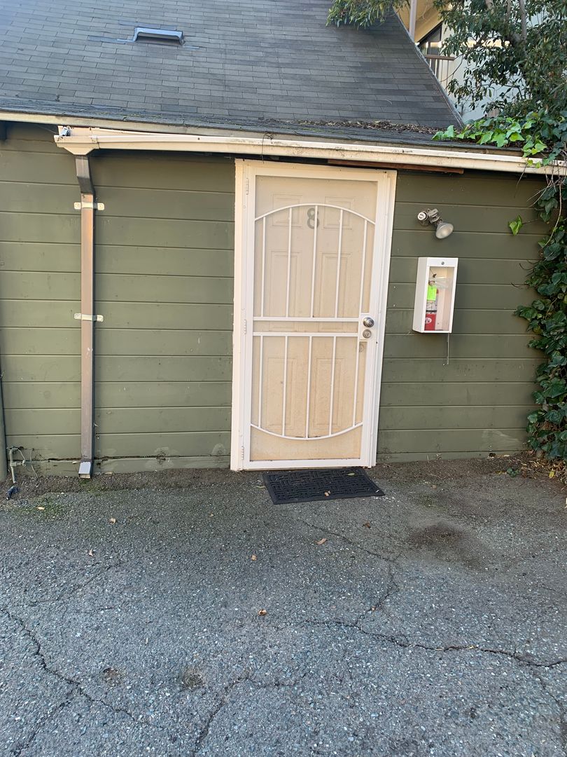 Oakland Apartment: 429 Vernon St.