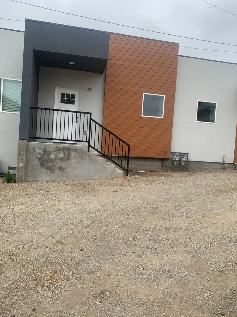 Oakland Apartment: 2221-23 Santa Rita Street