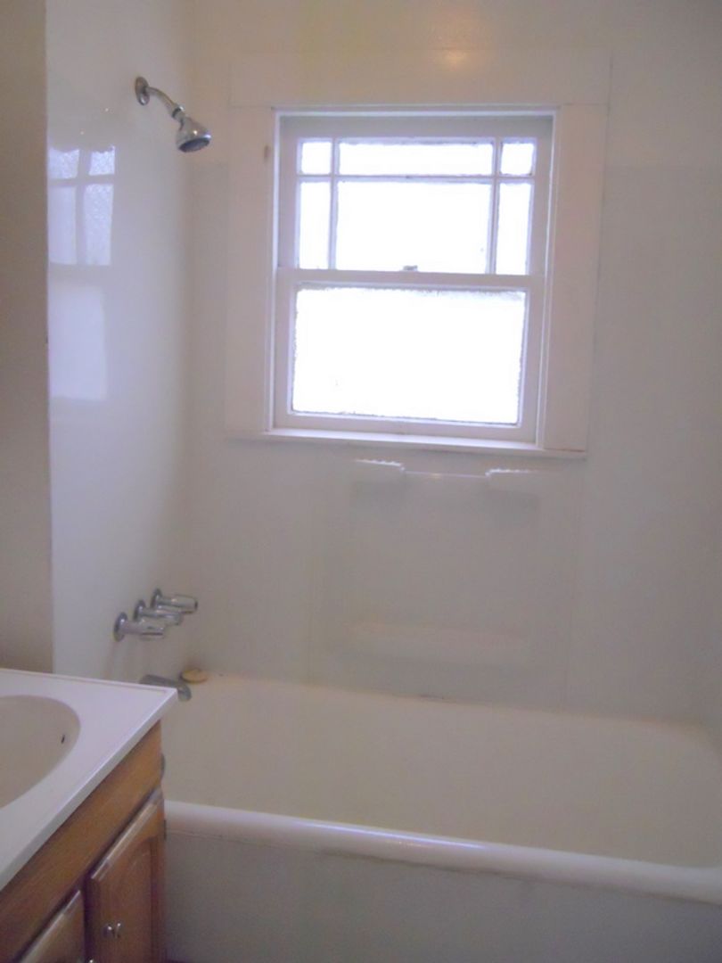 Oakland Apartment: 809 E. 28th Street