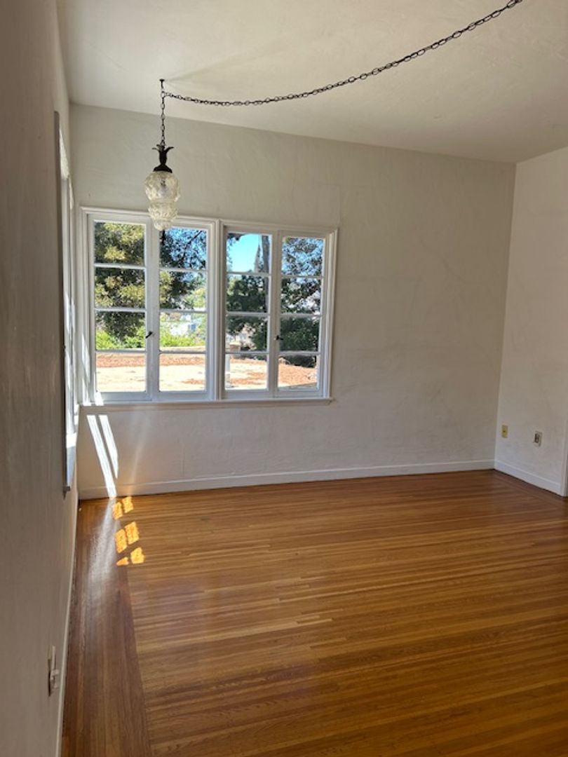Oakland Apartment: 858 E. 28th St.