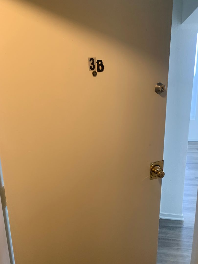 Oakland Apartment: 1415 Martin Luther King Jr Way