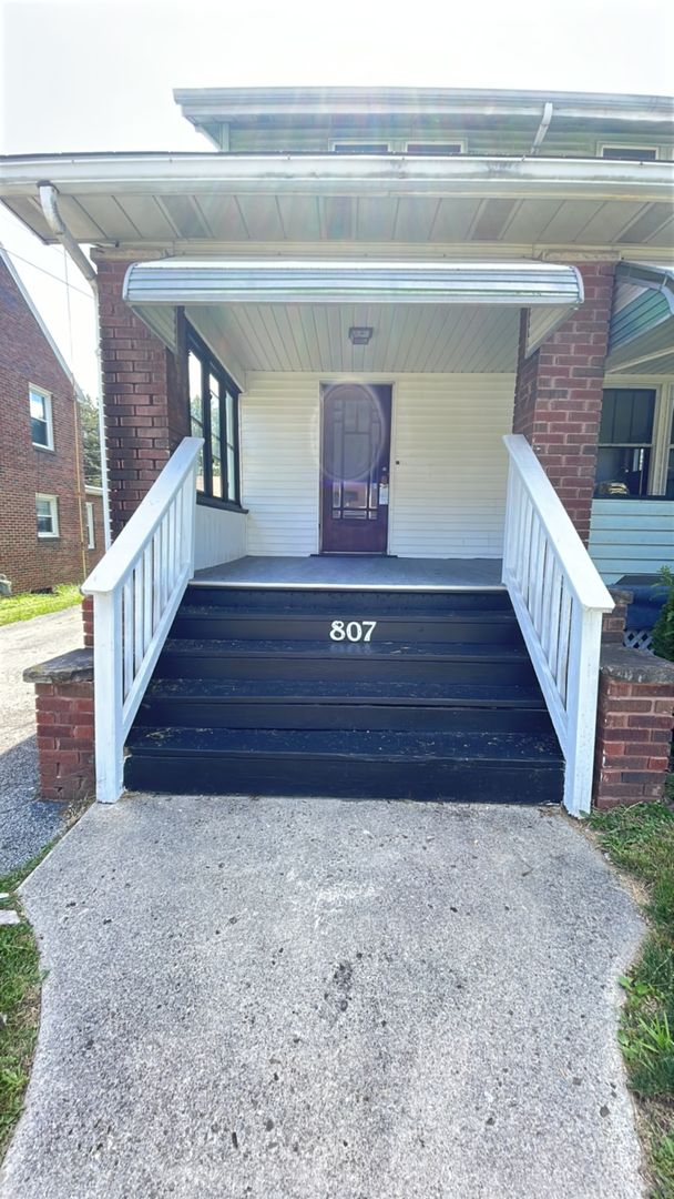 3 Bedroom 2 Car Detached Garage 