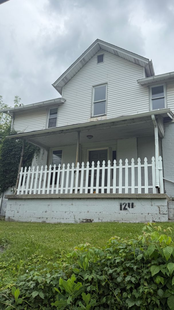 1211 Eastbrook Rd