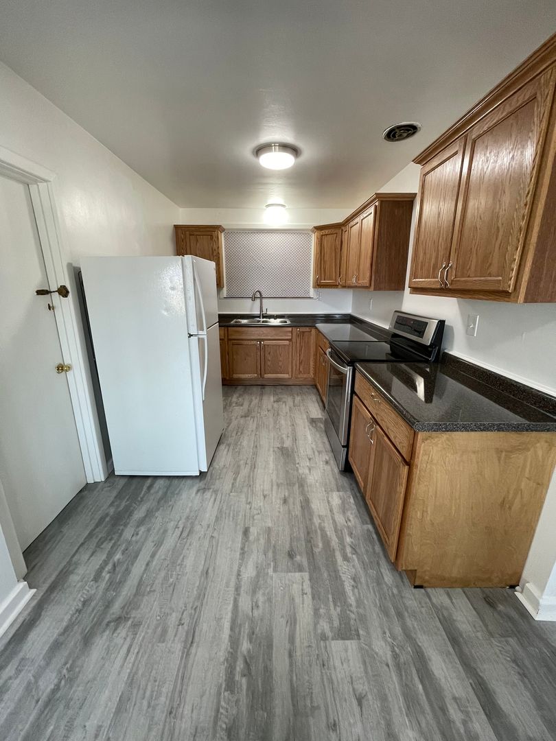 3738 W. 12th St