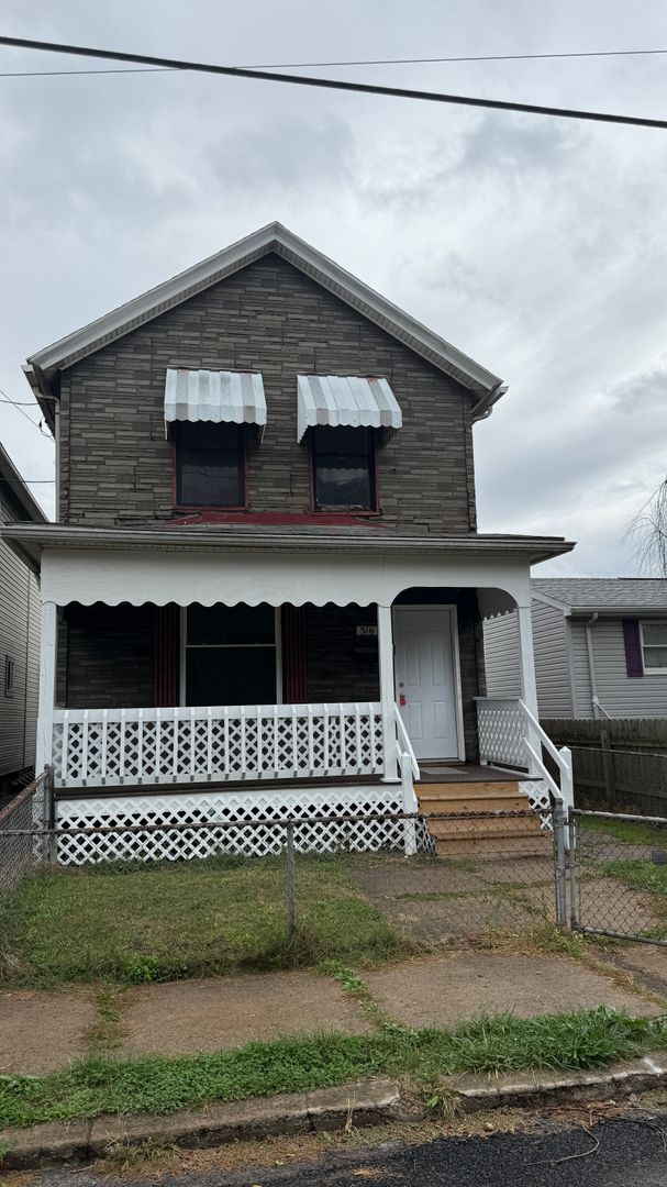 Aliquippa House: 516 Allegheny Ave