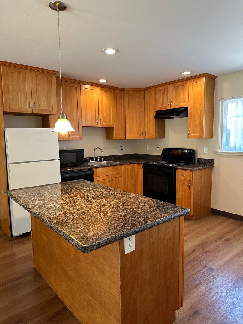 Sunnyvale Apartment: 1698 Ontario Drive